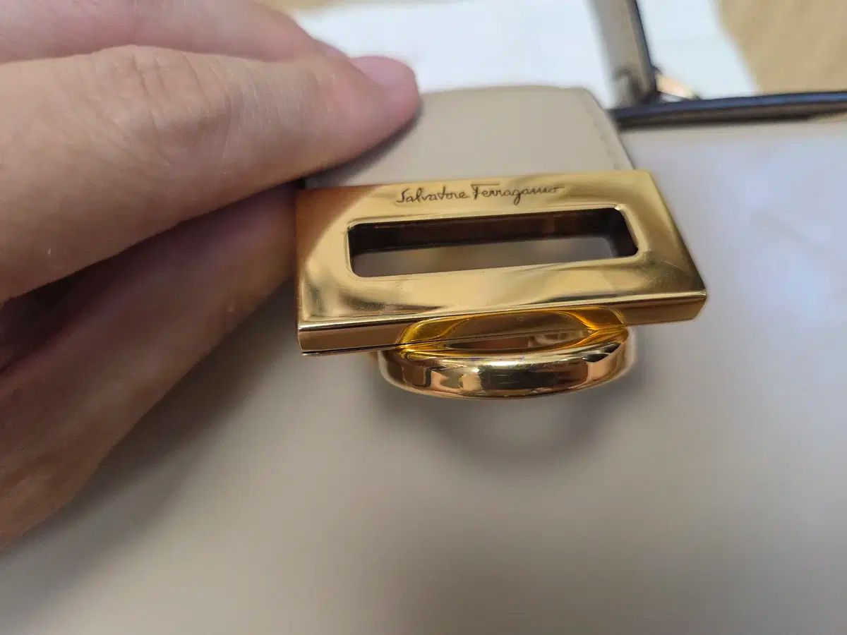 フェラガモ ガンチーニ