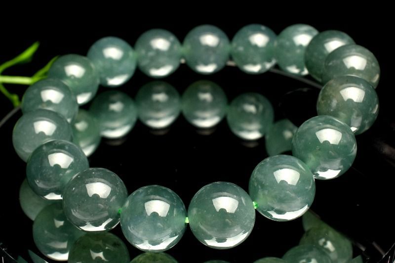 ⭕️高価な氷種 糸魚川翡翠勾玉*ジェダイト 10万円以下ではありません