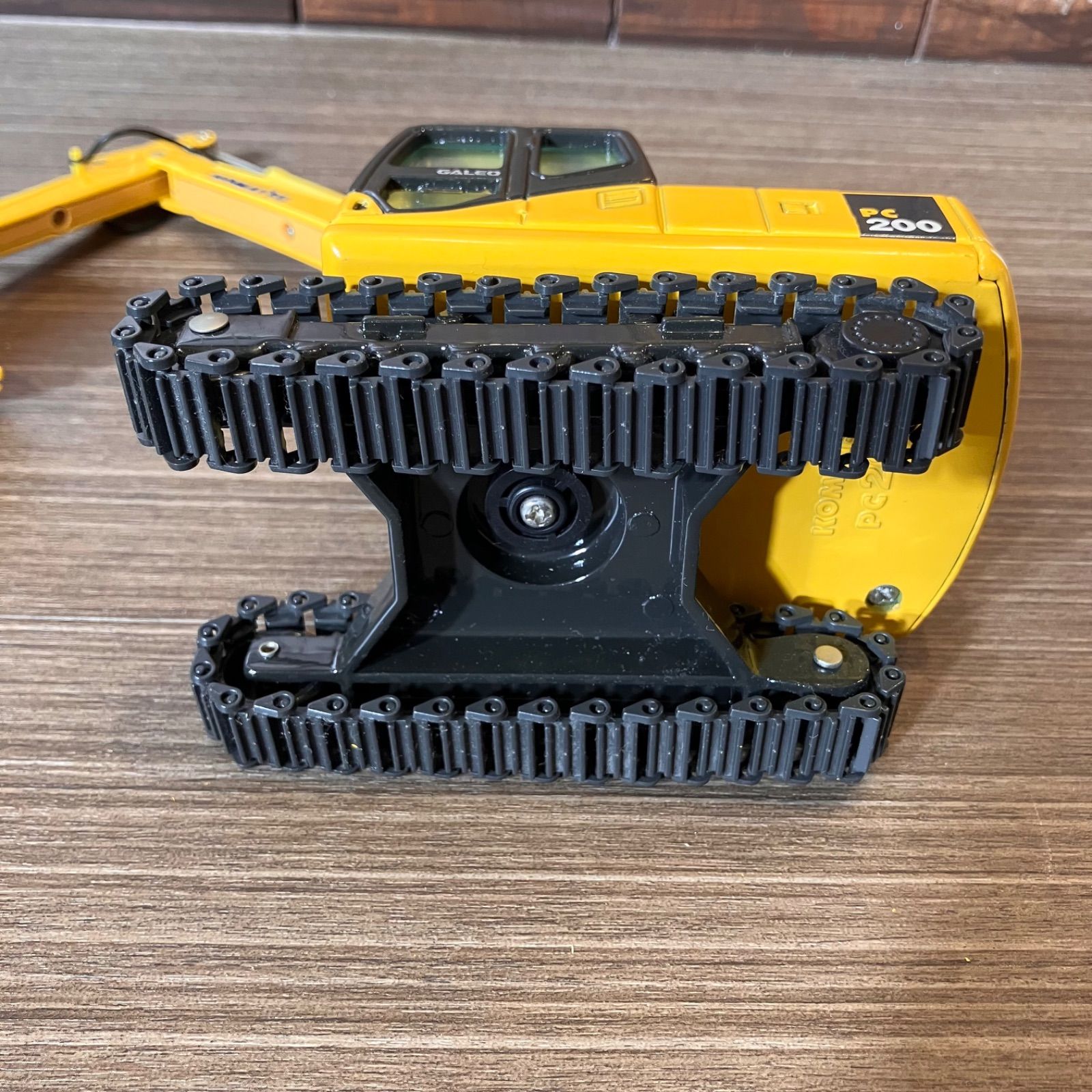 送料無料】KOMATSU／コマツ PC200 パワーショベル ミニチュア 1/43