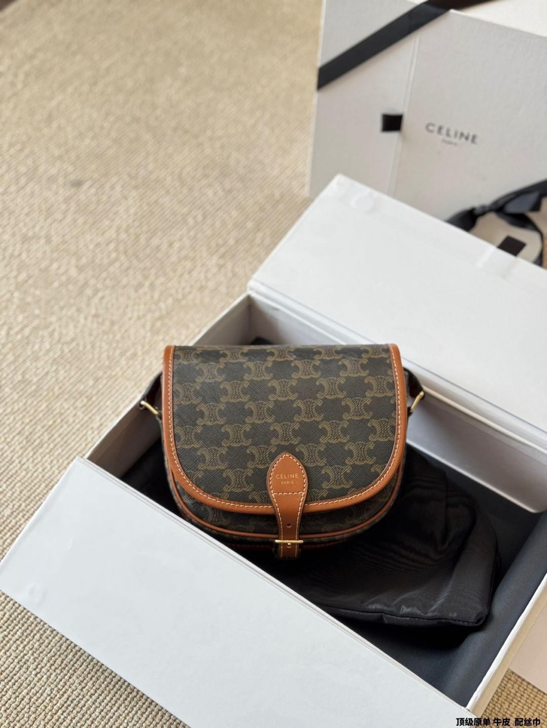 レア【CELINE】モノグラム TRIOMPHE フラップ サドルバッグ レア【CELINE】モノグラム TRIOMPHE フラップ サドルバッグ