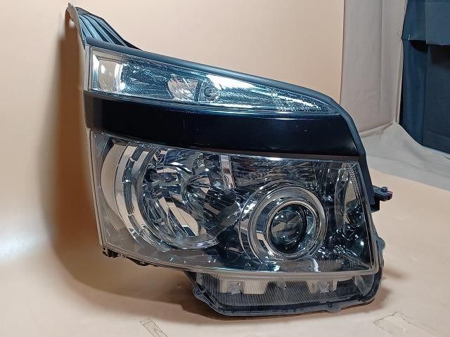コーティング済 ヴォクシー ZRR70W 右ヘッドランプ・ヘッドライト Z 8  