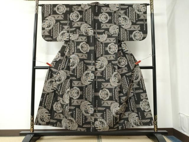 平和屋着物○本場大島紬 割り込み絣 花唐草文 正絹 逸品 未使用 CAAW7308yc