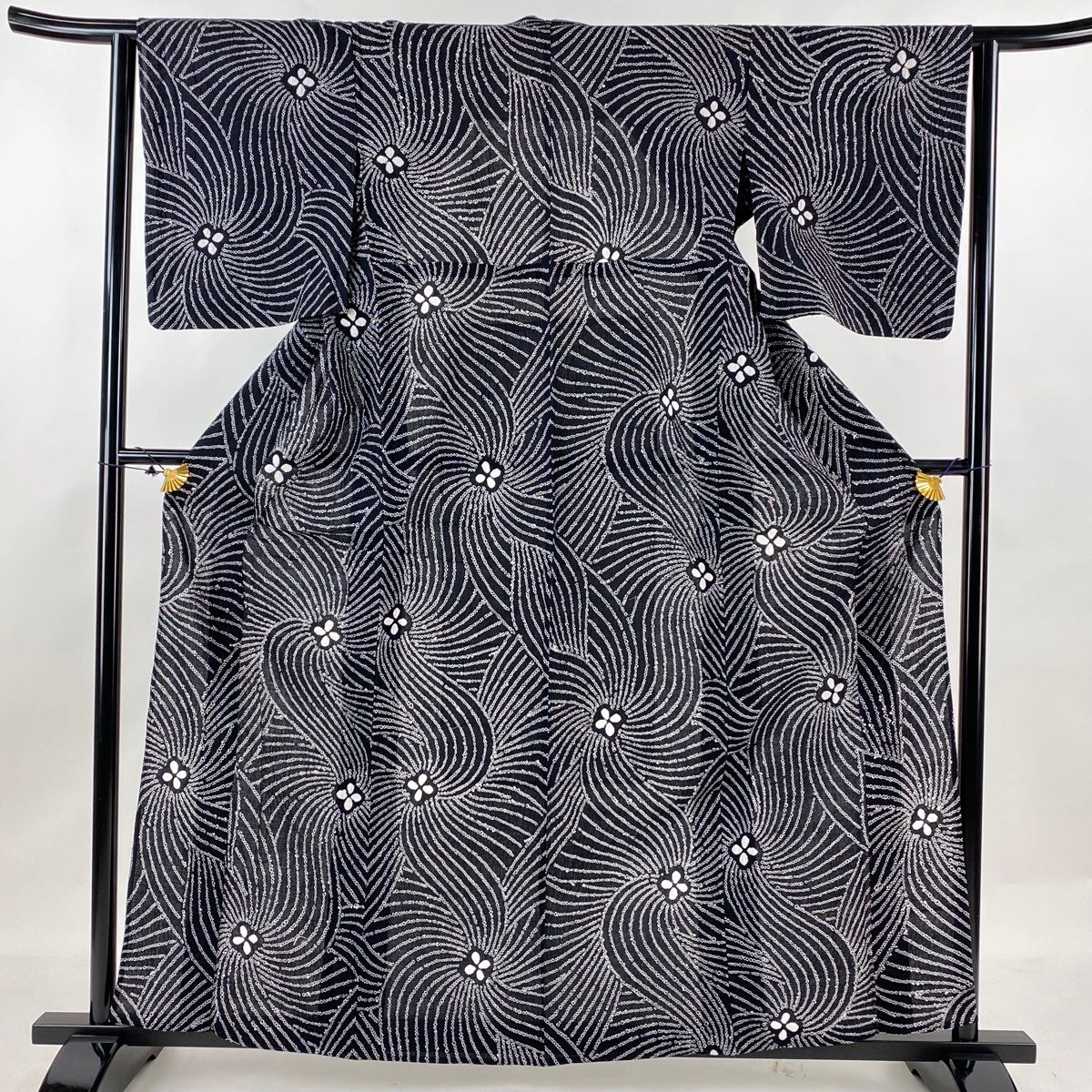 浴衣 身丈160cm 裄丈63cm S 絞り浴衣 花 幾何学 黒 綿 名品