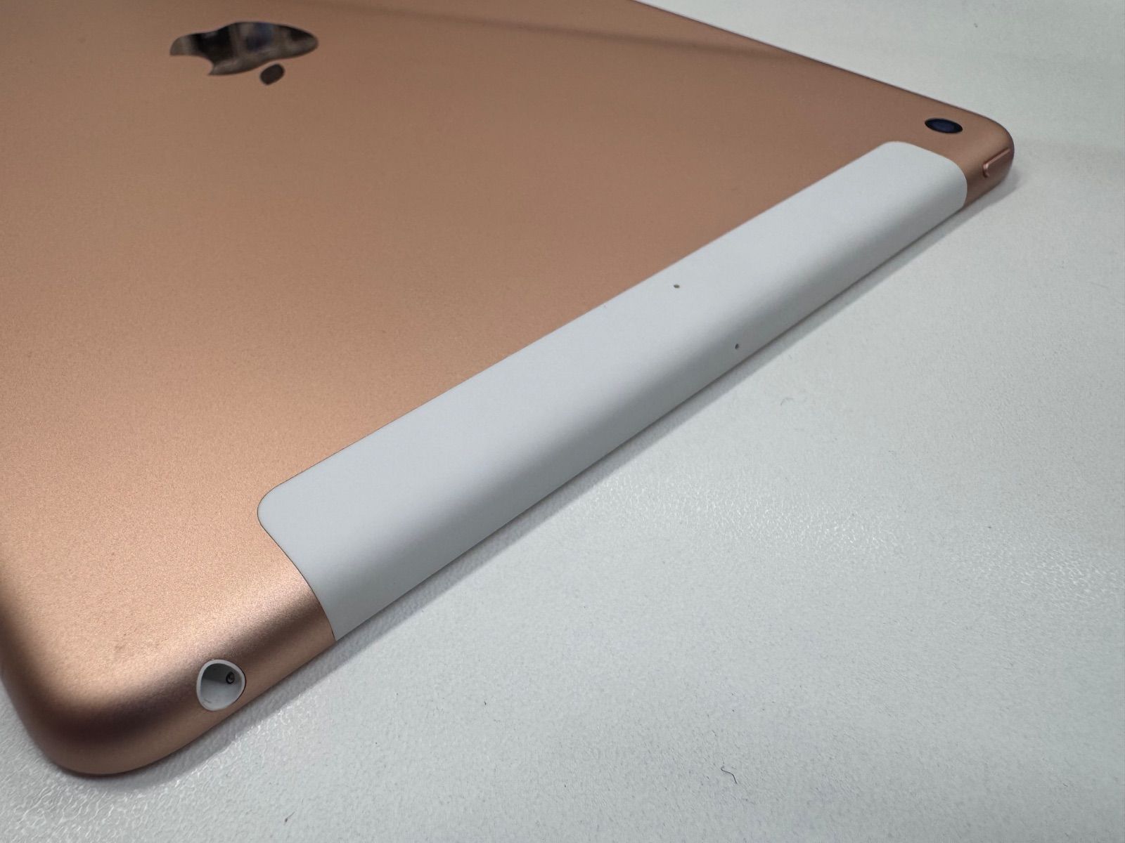 iPad第8世代 WiFi+セルラーモデル ゴールド/32GB iPad 32GB 第8世代 (第8