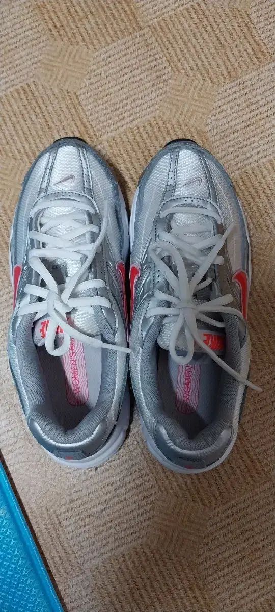 ランニングシューズ