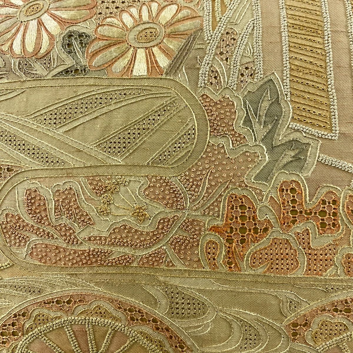 袋帯 秀品 紬地 ヱ霞 御所車 刺繍 ベージュ お太鼓柄 正絹