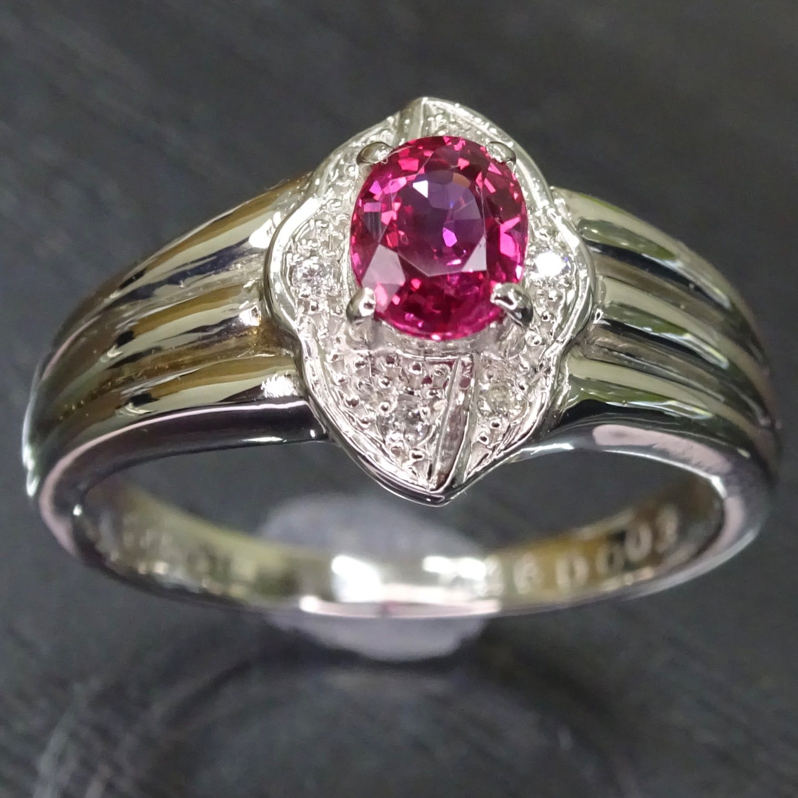 Pt900 ルビー　ダイヤモンド　プラチナリング　10号 プラチナ pt900 天然ルビー0.46ct 天然ダイヤモンド0.03ct デザイン