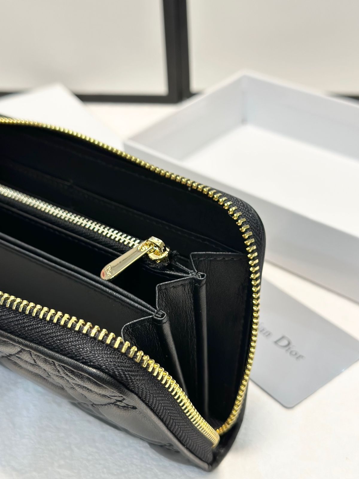今日特価】DIOR 最新モデル 人気爆発！送料無料で今の在庫はお得