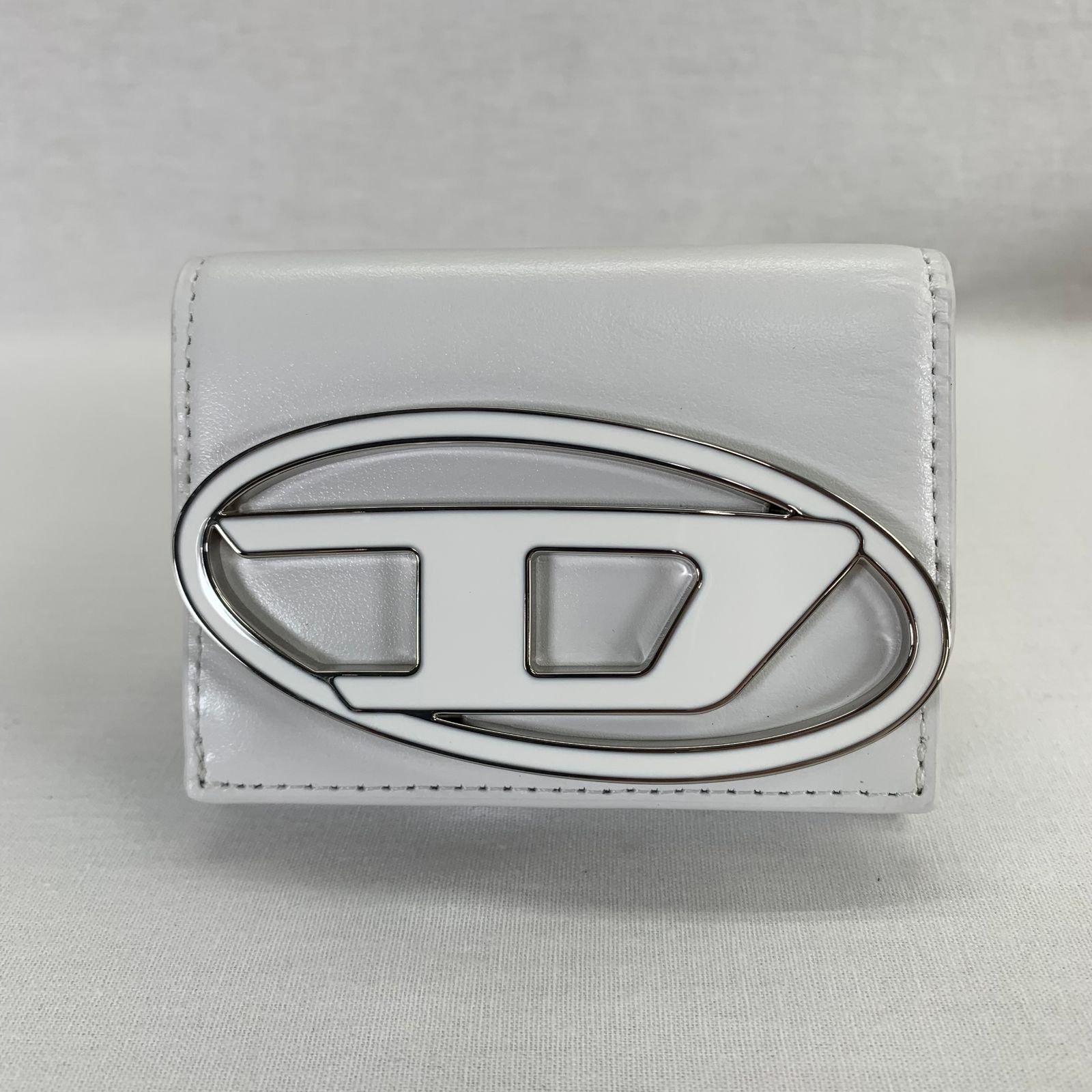 プ*す様 diesel 三つ折り財布　白　（期間限定特価） プ*す様 diesel 三つ折り財布 白 （期間限定特価） - メルカリ