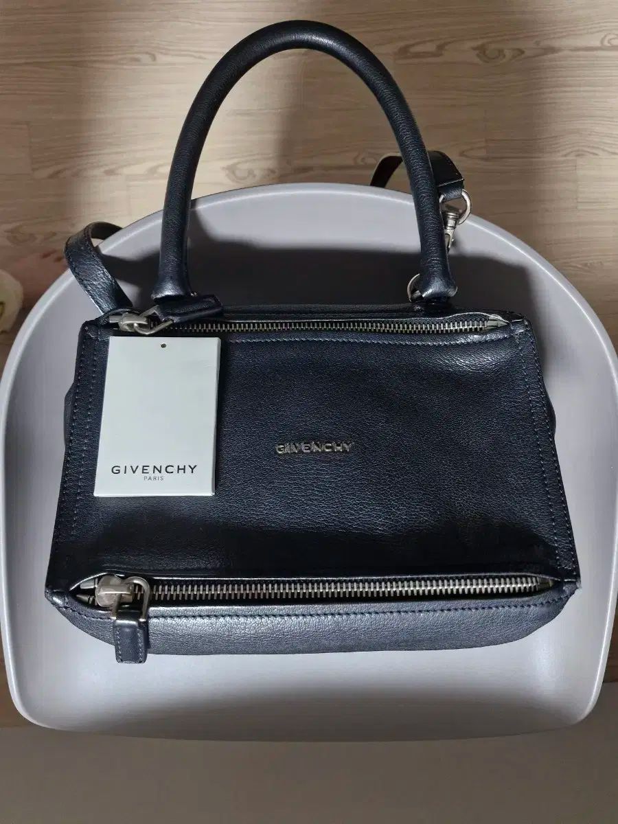 美品 GIVENCHY パンドラ 2way ショルダーバッグ シワ加工 黒 革