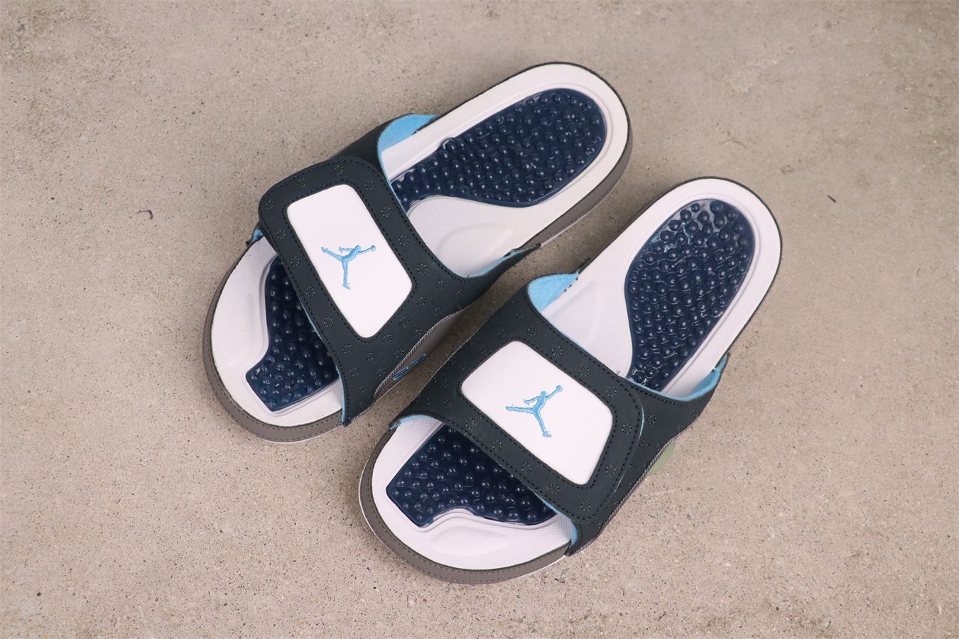 今日 Air Jordan 13 エアジョーダン 13 代 684915-401 ホワイトブルー スリッパ STEELWINDOWSANDDOORS_COM