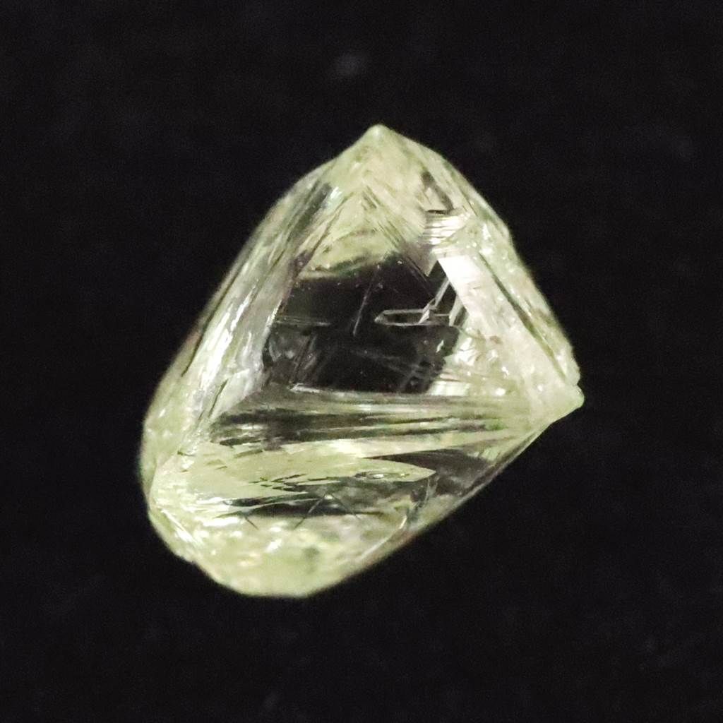 天然ダイヤモンド 原石 ラフ ルース Yellow 八面体 ソーヤブル 0.48ct