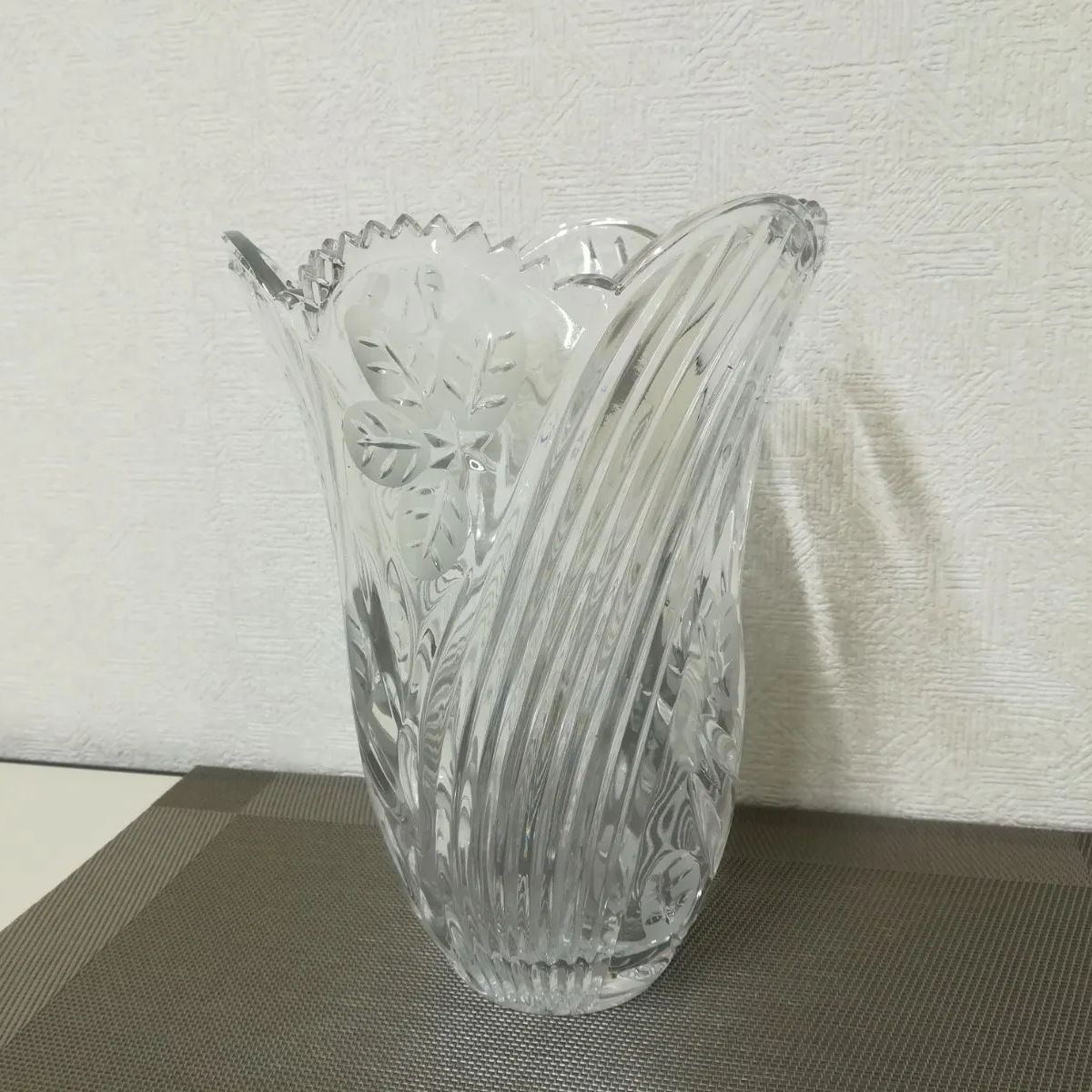 【未使用】HOYAクリスタル　フラワーベース　花瓶　箱付き　大きい サイズ 未使用に近い】 HOYAクリスタル フラワーベース 花瓶 ホーヤ 美