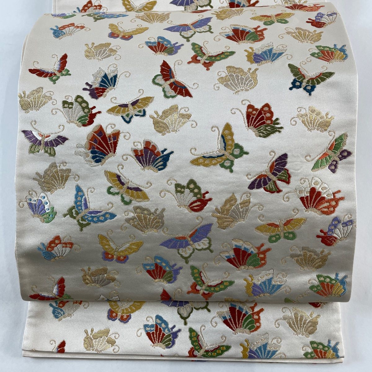 袋帯 美品 秀品 蝶 金糸 刺繍 ベージュ 六通 正絹 【中古】 - メルカリ