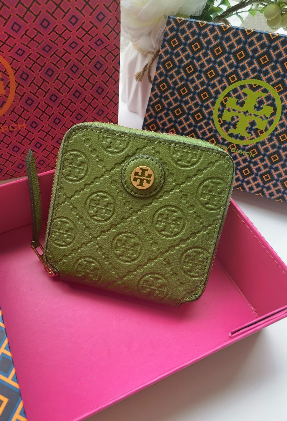TORY BURCH トリーバーチ 財布 モノグラム 二つ折り TB8869