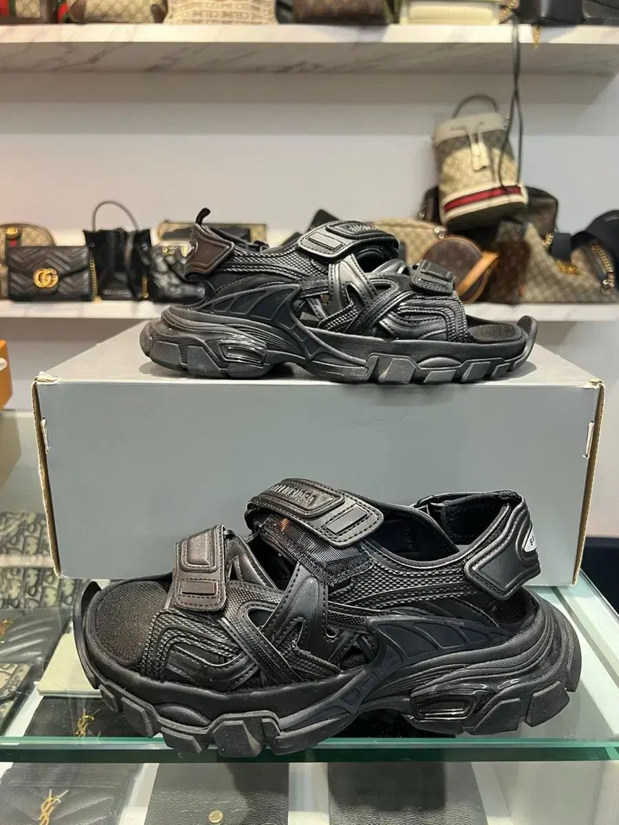 37 BALENCIAGA バレンシアガ トラック サンダル 黒