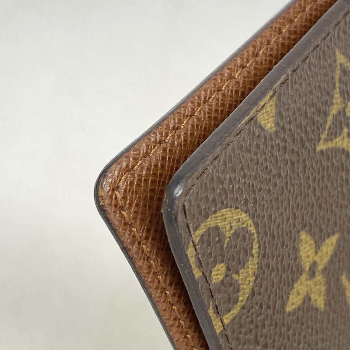 ルイヴィトン モノグラム 薄型二つ折財布 パスケース窓付き 男女兼用 ルイヴィトン モノグラム 薄型二つ折財布 パスケース窓付き 男女兼用