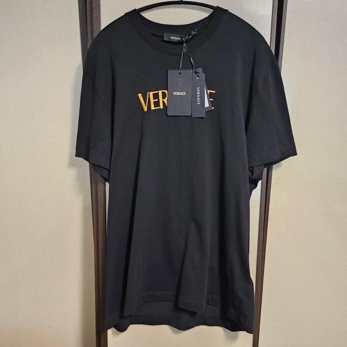 Versace 半袖Tシャツ　刺繍ロゴ 楽天市場】ヴェルサーチ Tシャツ メンズ VERSACE 半袖 ブランド
