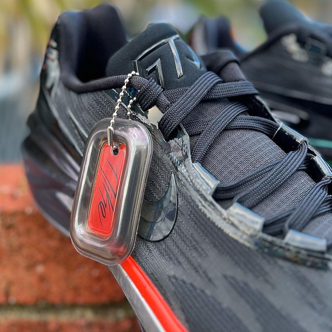 NIKE AIR ZOOM G.T. CUT 2 