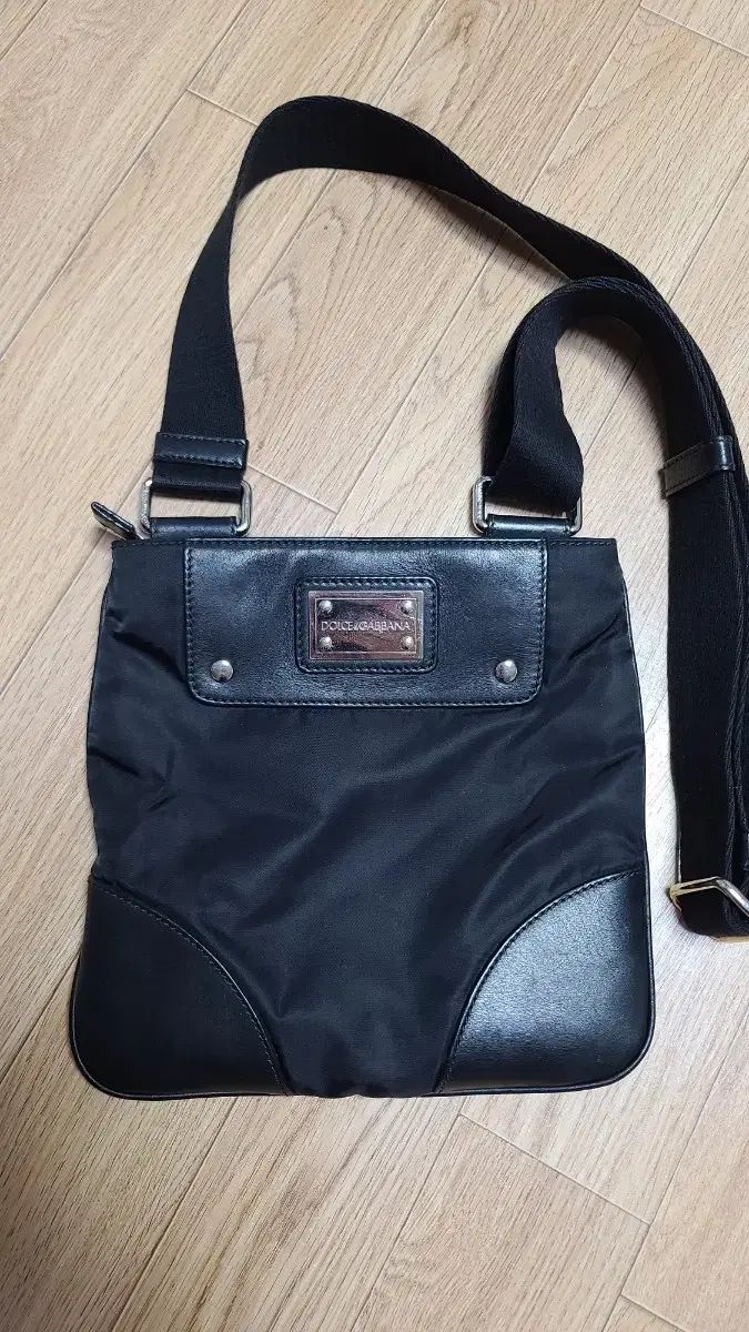 正規品 Dolceu0026Gabbana(ドルチェ＆ガッバーナ) プレート ミニ クロスバッグ バッグ ユニセックス