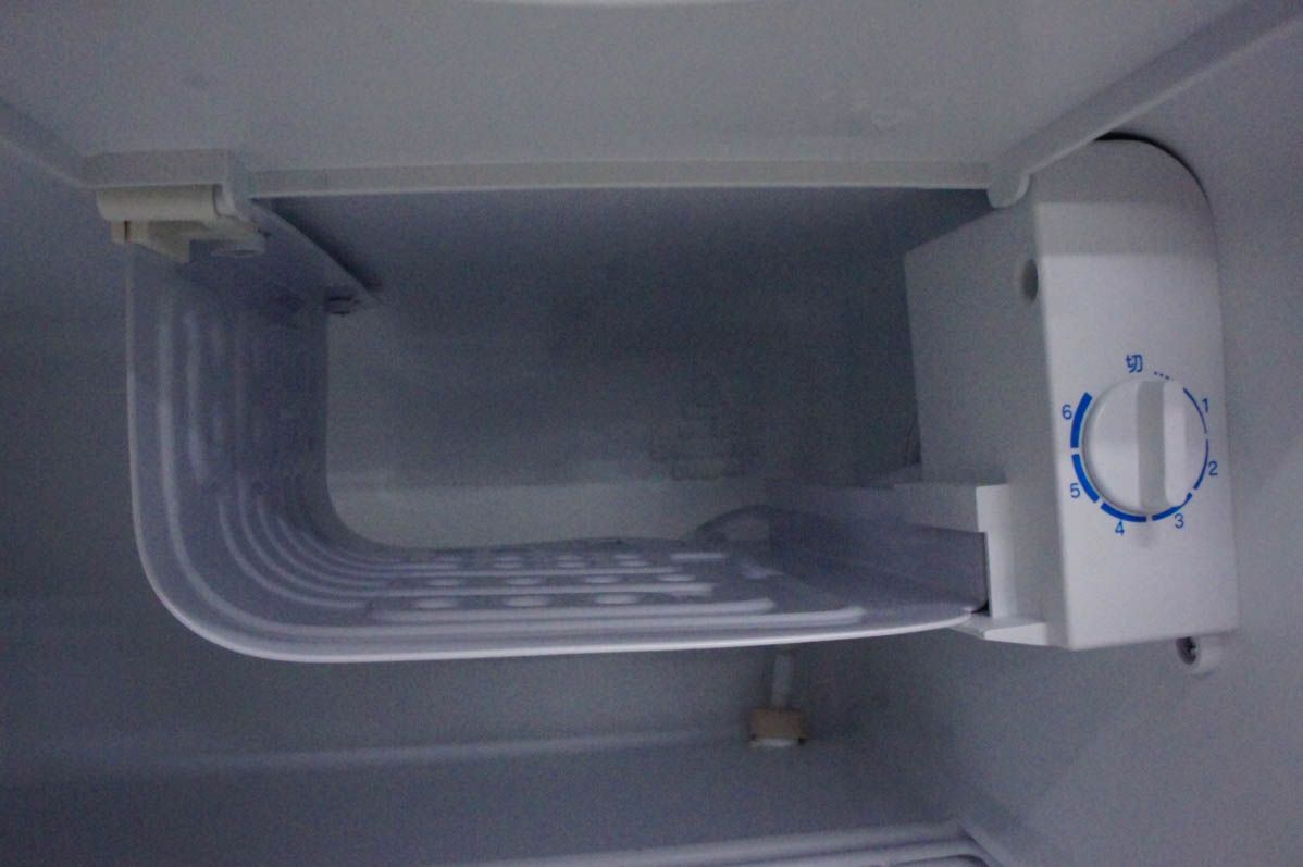 【中古】ヤマダ電機YAMADA ノンフロン電気冷蔵庫 YRZ-C05B1 45L 右開き 1ドア HerbRelax 中古 ヤマダ電機YAMADA ノンフロン電気冷蔵庫 YRZ-C05B1 45L 右