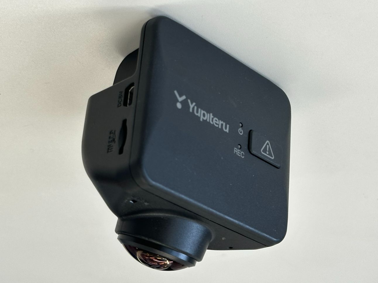 Yupiteru　ユピテル　全周囲型　３６０°　ドライブレコーダー　フロント　＆　リア　カメラ　ＳＤカード付 YupiteruユピテルQ-32R全周囲360°＆リアカメラドライブレコーダー Q-32R｜