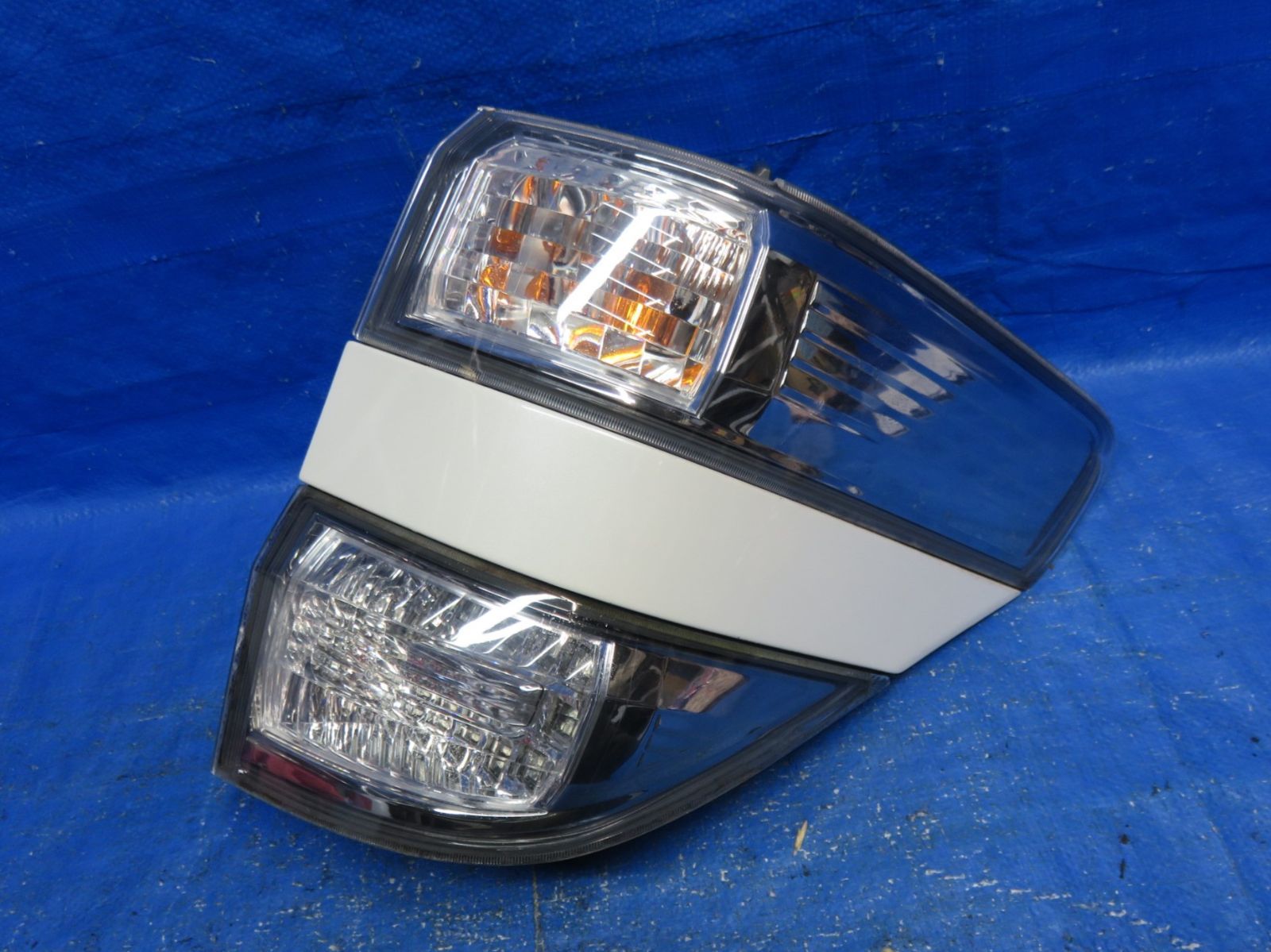 ヴェルファイア ANH20W テールライト 左右セット H22ヴェルファイア 2.4Z 前期☆純正 テールライト/テールランプ