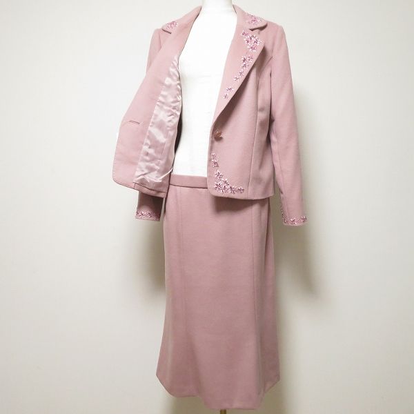 スカートスーツ