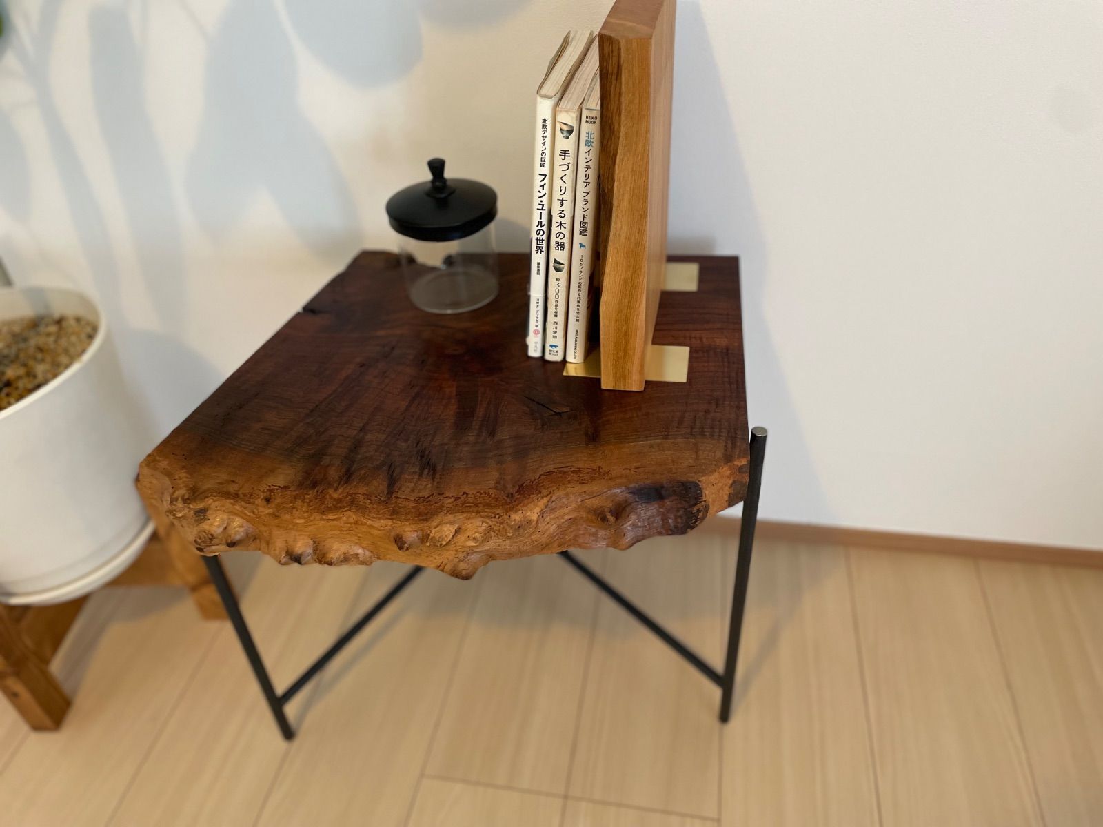 レジンサイドテーブルクラロウォールナット瘤希少材 クロラ