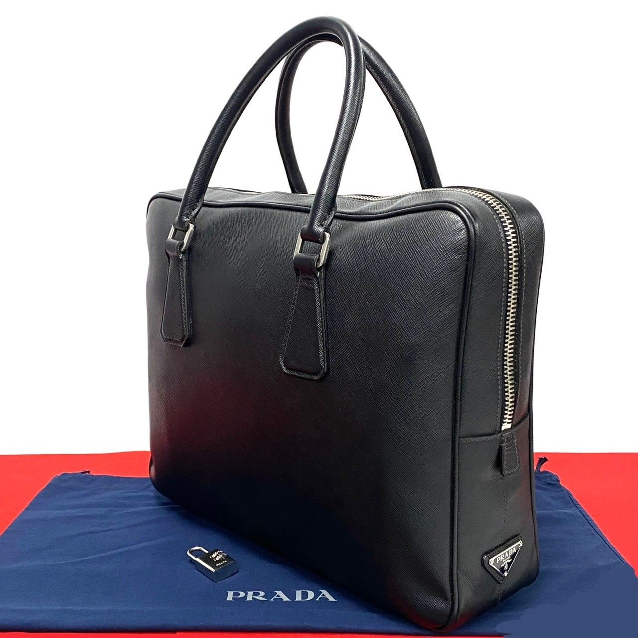 極 美品 希少品 PRADA プラダ 三角ロゴ 金具 サフィアーノ レザー ビジネスバッグ ブリーフケース A4収納可能 ブラック 黒 84234 -  メルカリ