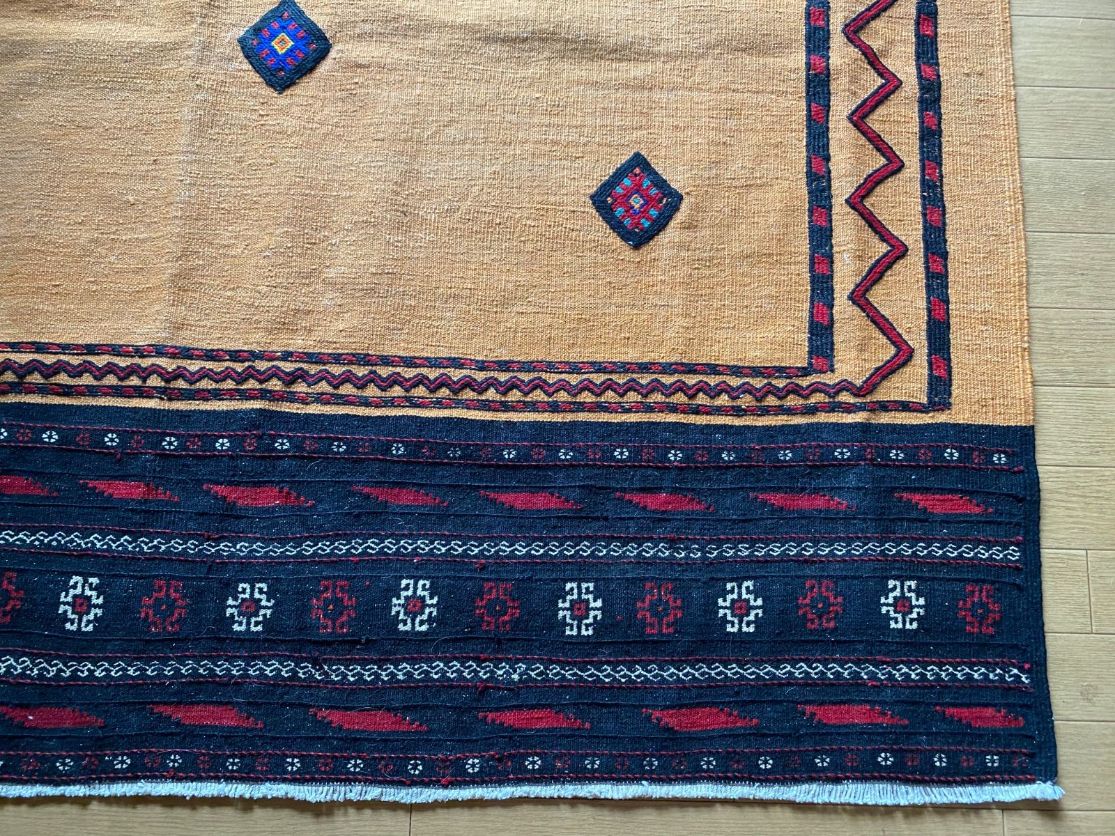 138×142素敵なお部屋作りに しっかり織られたキリム