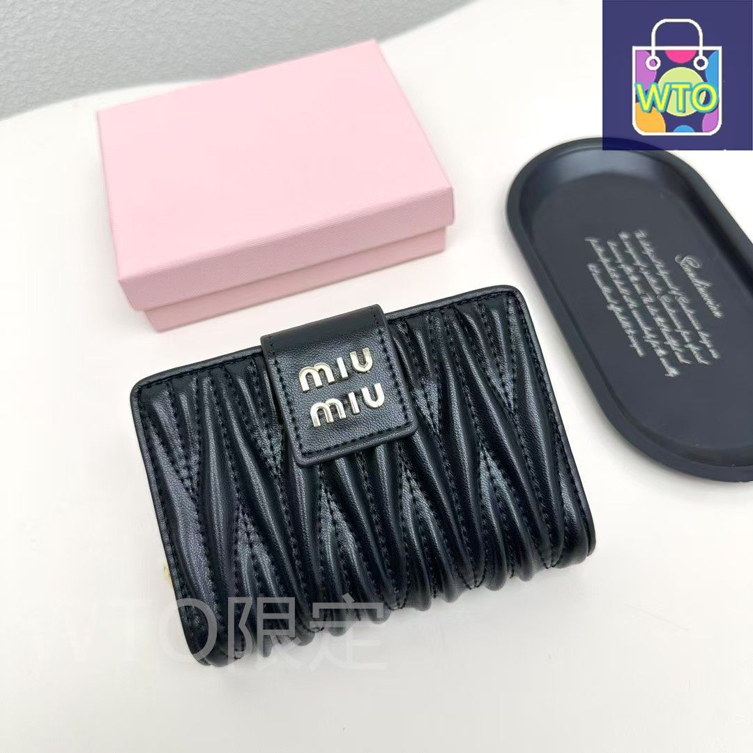 新品未使用 MIUMIU財布[本日特価|新品未使用品]-WT0輸入 - メルカリ