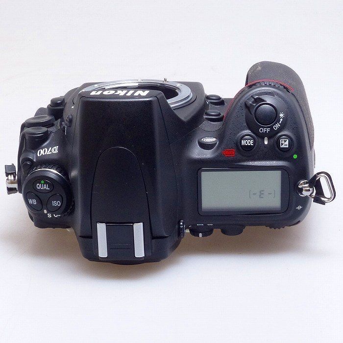 D700