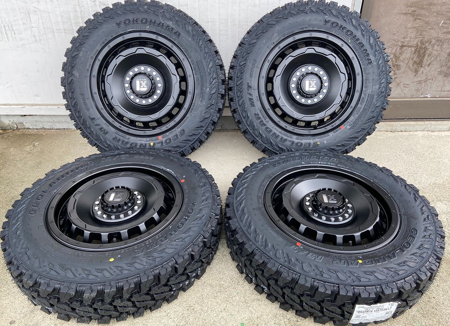 タイヤホイールセット 16インチ シエラ JB74 YOKOHAMA GEOLANDAR MT ヨコハマ ジオランダー G003 215/70R16  or 225/75R16 マッドタイヤ オフロードカスタム LEXXEL SwaGGer マッドブラック - メルカリ