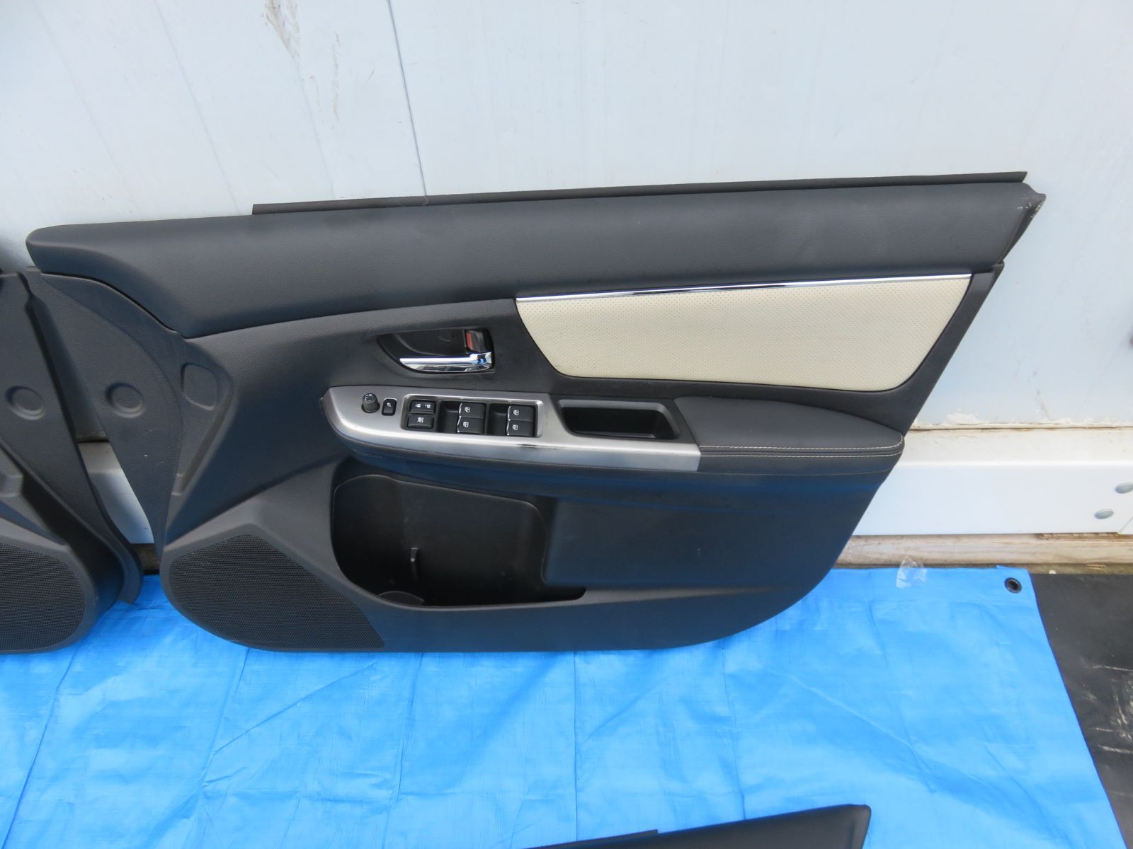 SFC2737 スバル VM4 VMG レヴォーグ 純正フロント リア ドアトリム 内張り パワーウインドウスイッチ 左右 前後 ４枚セット 左側 右側 リア 後