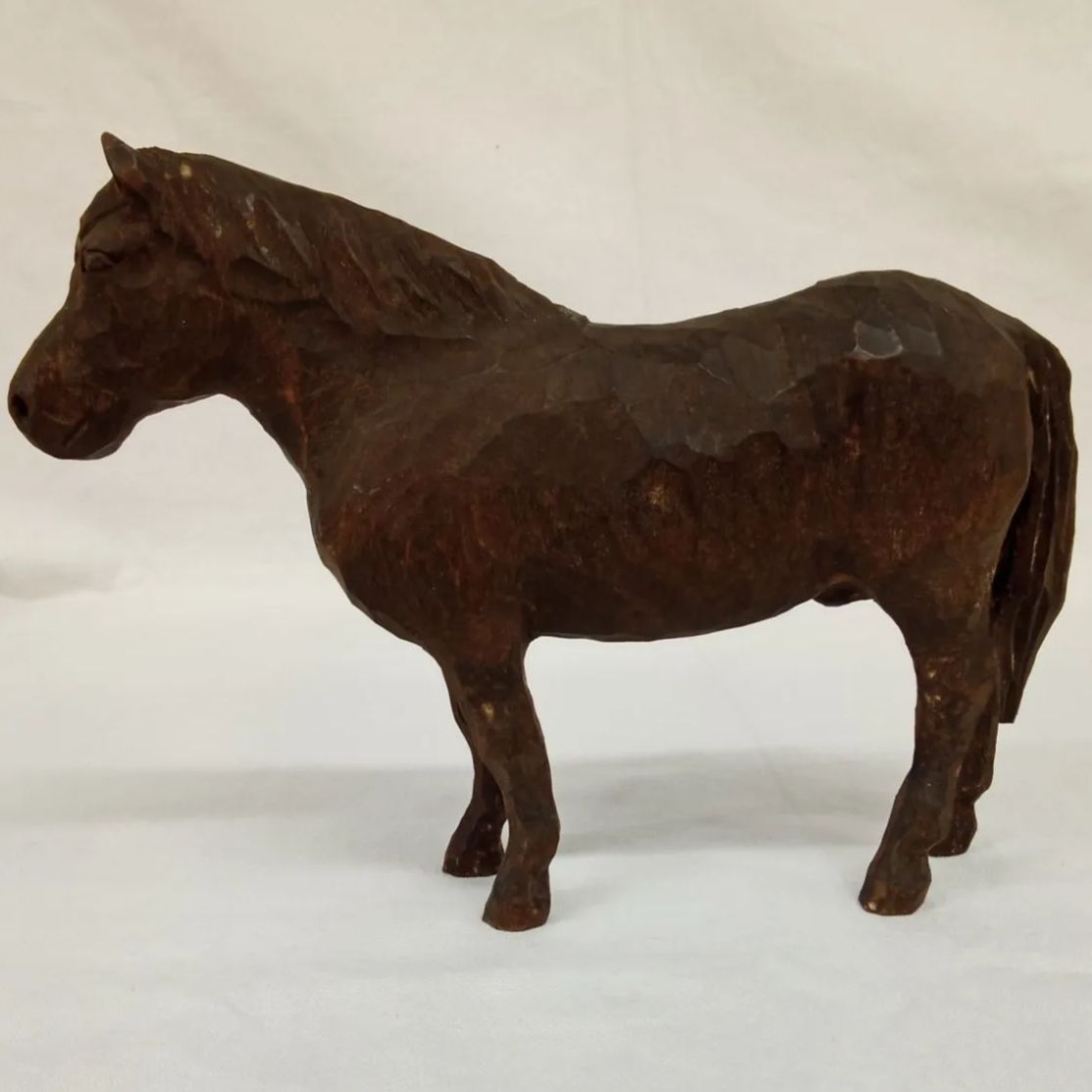 楠製 細工彫り『馬』一刀彫り置物 オブジェ 高さ22cm★時代物★ 楠製 細工彫り『馬』一刀彫り置物 オブジェ 高さ22cm☆時代物☆ 2025