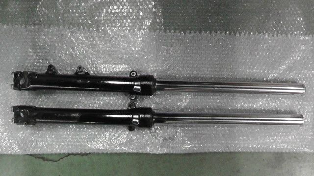 VTZ250　MC15-1104xxx　の　フロントフォーク　錆:#1738804178