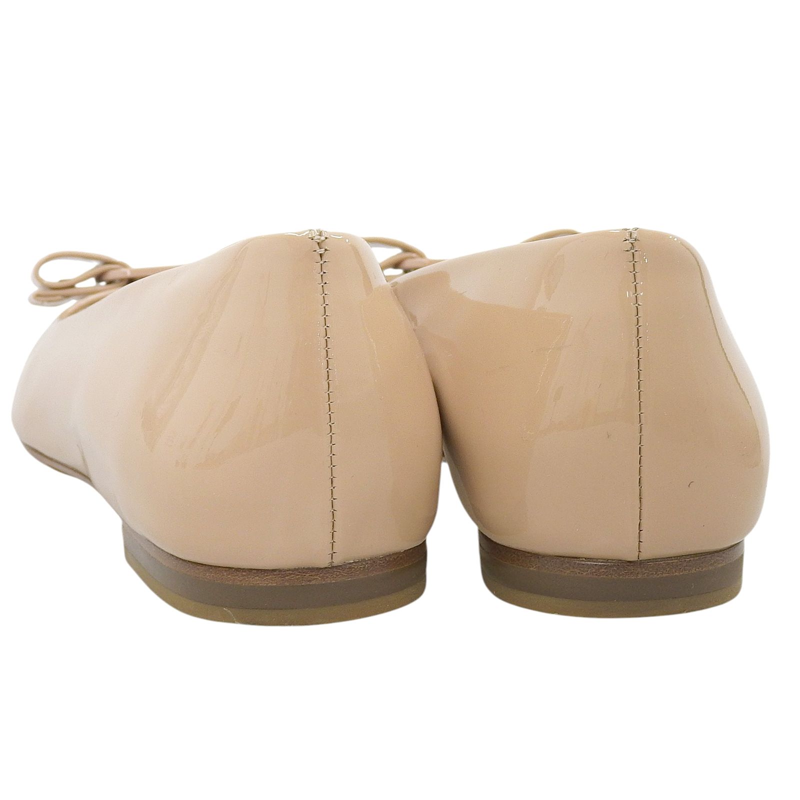 新品　フェラガモ パンプス　ヴァラリボン　ベージュ　パテントレザー　りぼん 新品 フェラガモ パンプス ヴァラリボン ベージュ パテント