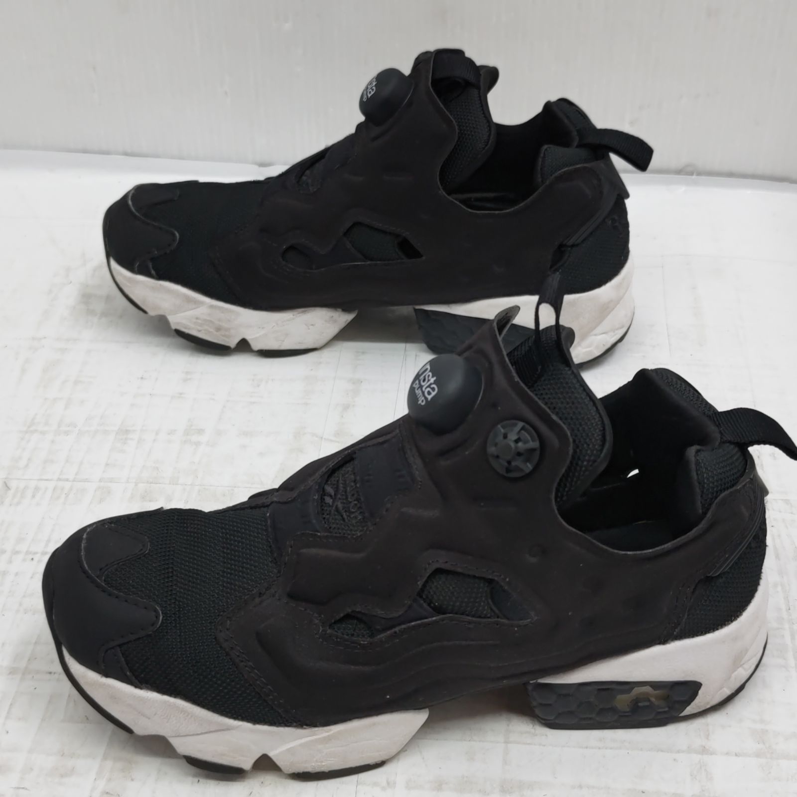 h61080　Reebok リーボック　インスタポンプフューリー　スニーカー　靴　ブラック　DV6985　23.5cm　良品