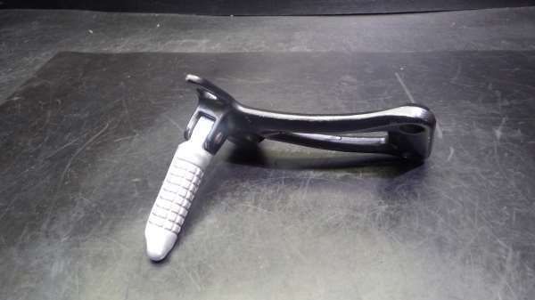 「Fate/Grand Order -絶対魔獣戦線バビロニア-」 スズキ バンディット250 GJ77A タンデムステップ右 S165-60