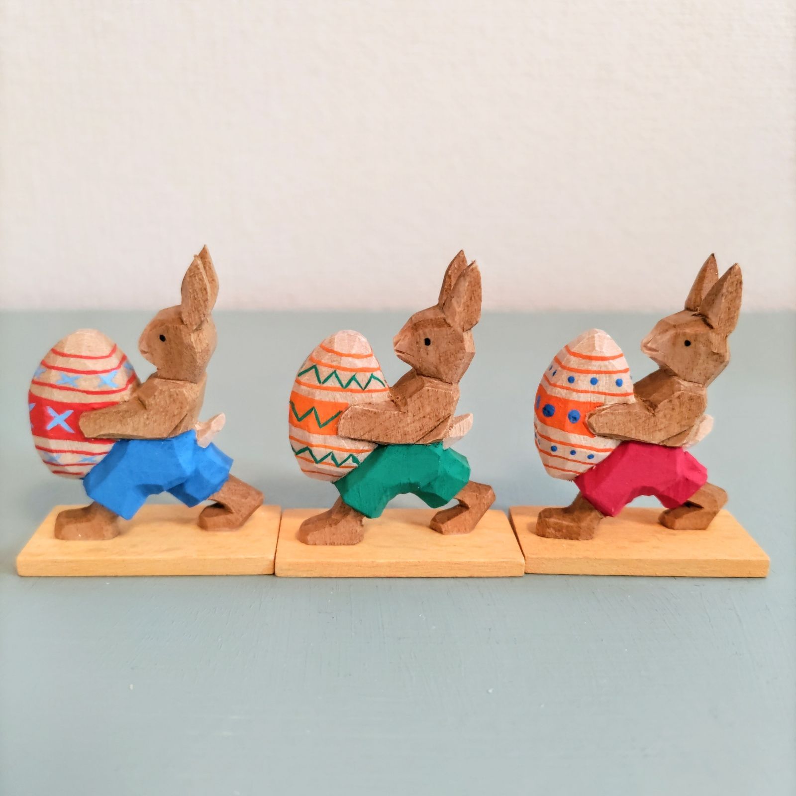 ドイツ工芸品 ミニチュア イースターバニー3匹セット 木製 ヘルビッヒ