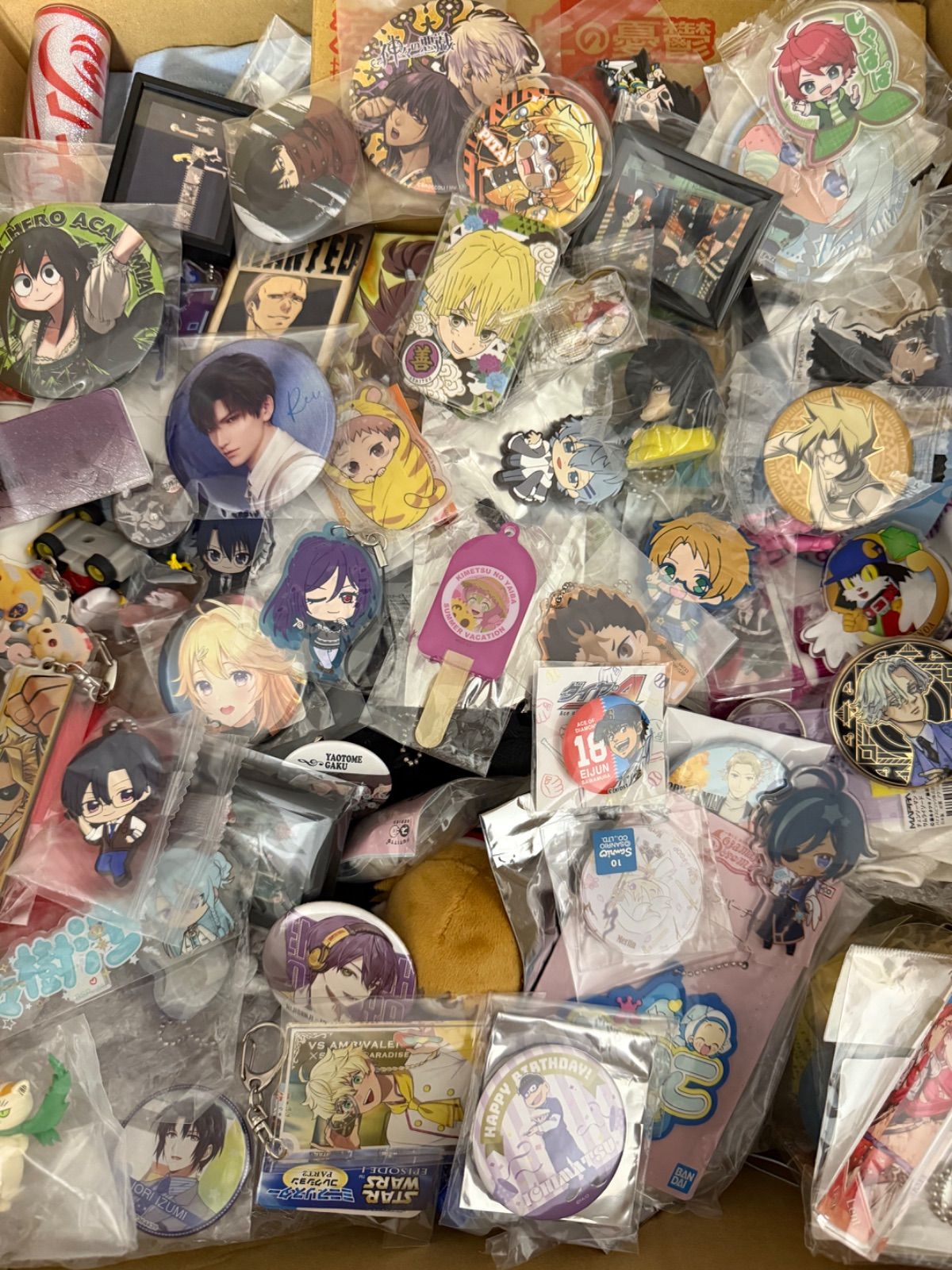大特価！ アニメグッズ等 缶バッジ キーホルダー クリアファイル