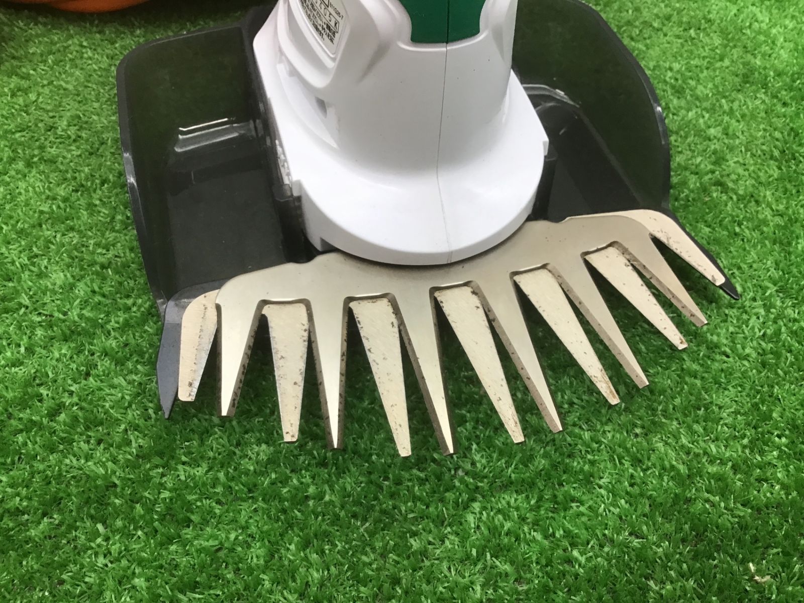 動作品 マキタmakita♪芝生バリカン