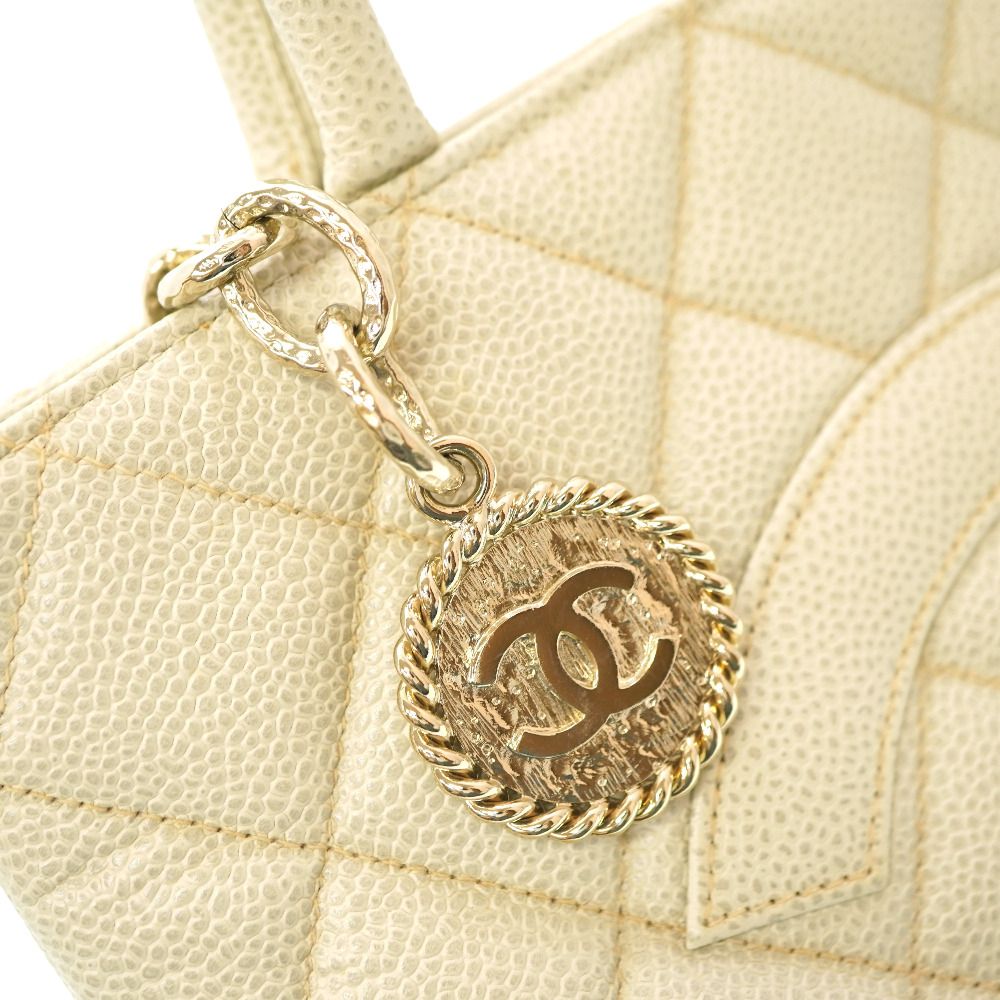 美品シャネルキャビアスキン復刻トートバック　アイボリーグレー鑑定済み 正規品 美品シャネルキャビアスキン復刻トートバックアイボリーグレー