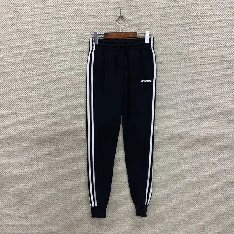 adidas(アディダス) 黒 トラックパンツ ジョガートレーニングパンツ free K06624