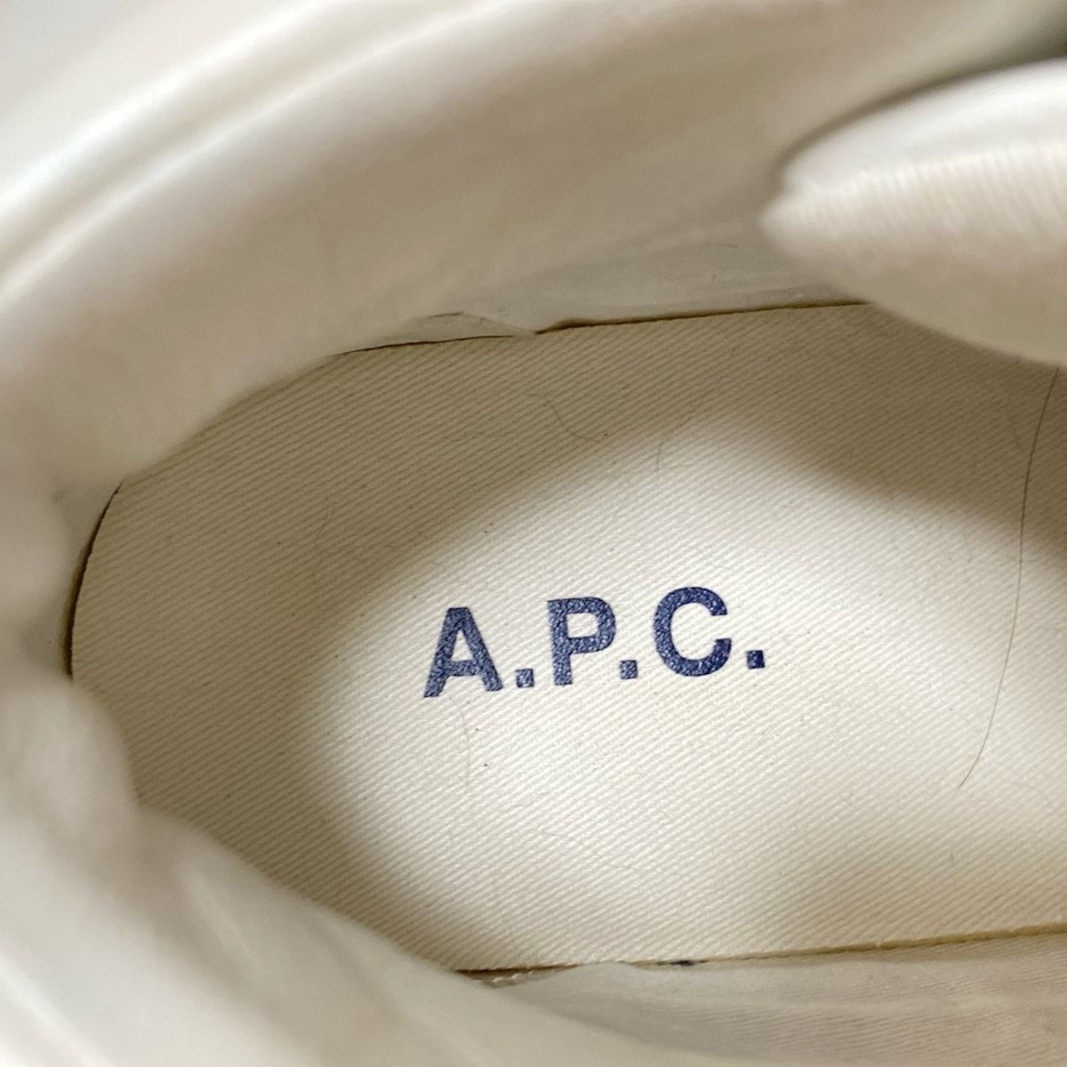 A.P.C APC (アーペーセー) レザースニーカー ホワイト Moe スニーカー｜HOMME ｜A.P.C. | アーペーセー日本公式