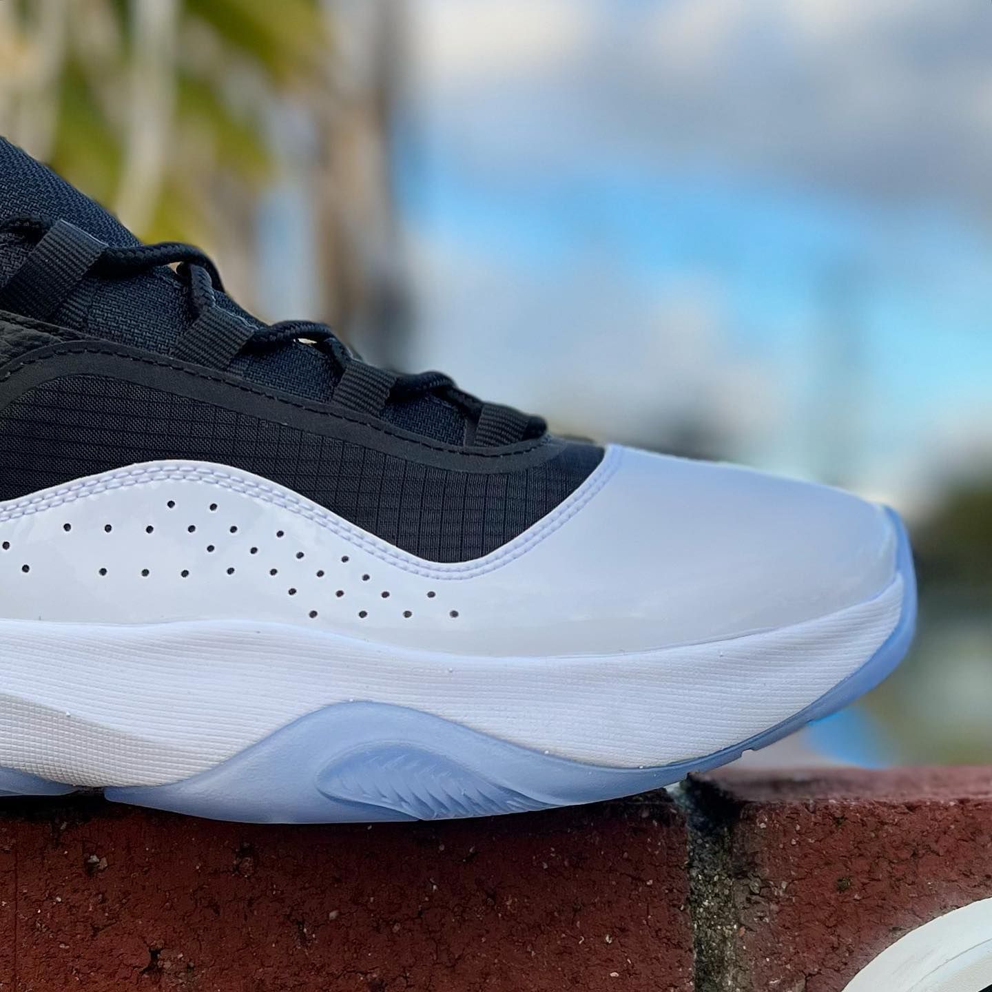 ジョーダン11low JORDAN BRAND WMNS AIR JORDAN 11 RETRO LOW WHITE/PURE VIOLET