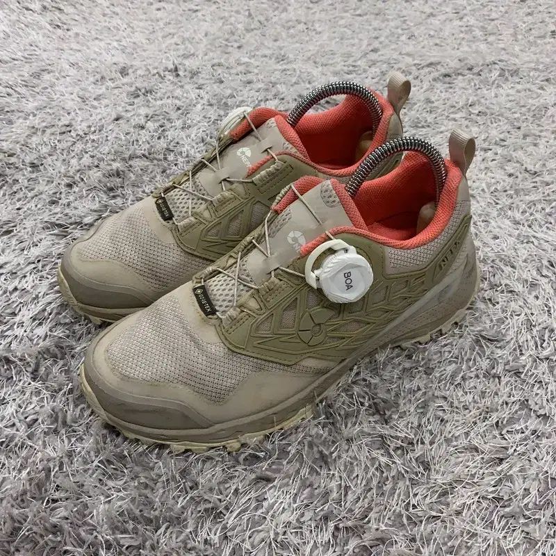 【雷市場（ポンジャン）商品韓国直送】 NEPA(ネパ) 登山靴 スニーカー レディース 靴 240 G02840