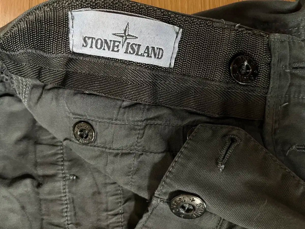 STONE ISLAND ストーンアイランド カーゴ パンツ 木炭 USTAUSTRALIA_COM_AU