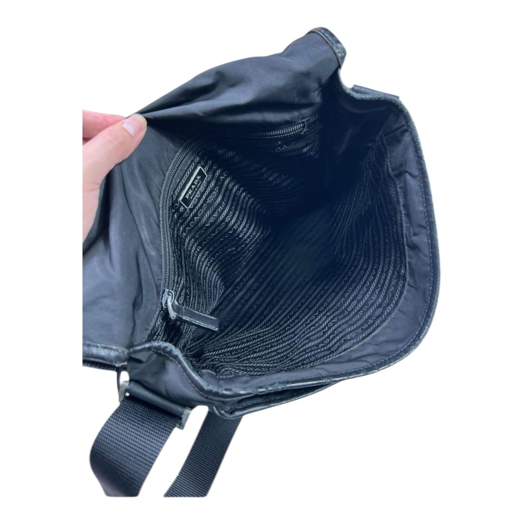 PRADA プラダ 斜め掛け ショルダーバッグ 三角ロゴプレート PRADA プラダ 三角ロゴプレート 斜め掛け ショルダーバッグ